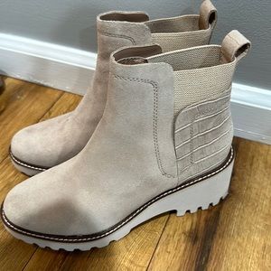 Dolce Vita Women's Beige Suede Bootie - size 9. EXCELLENT CONDITION!!